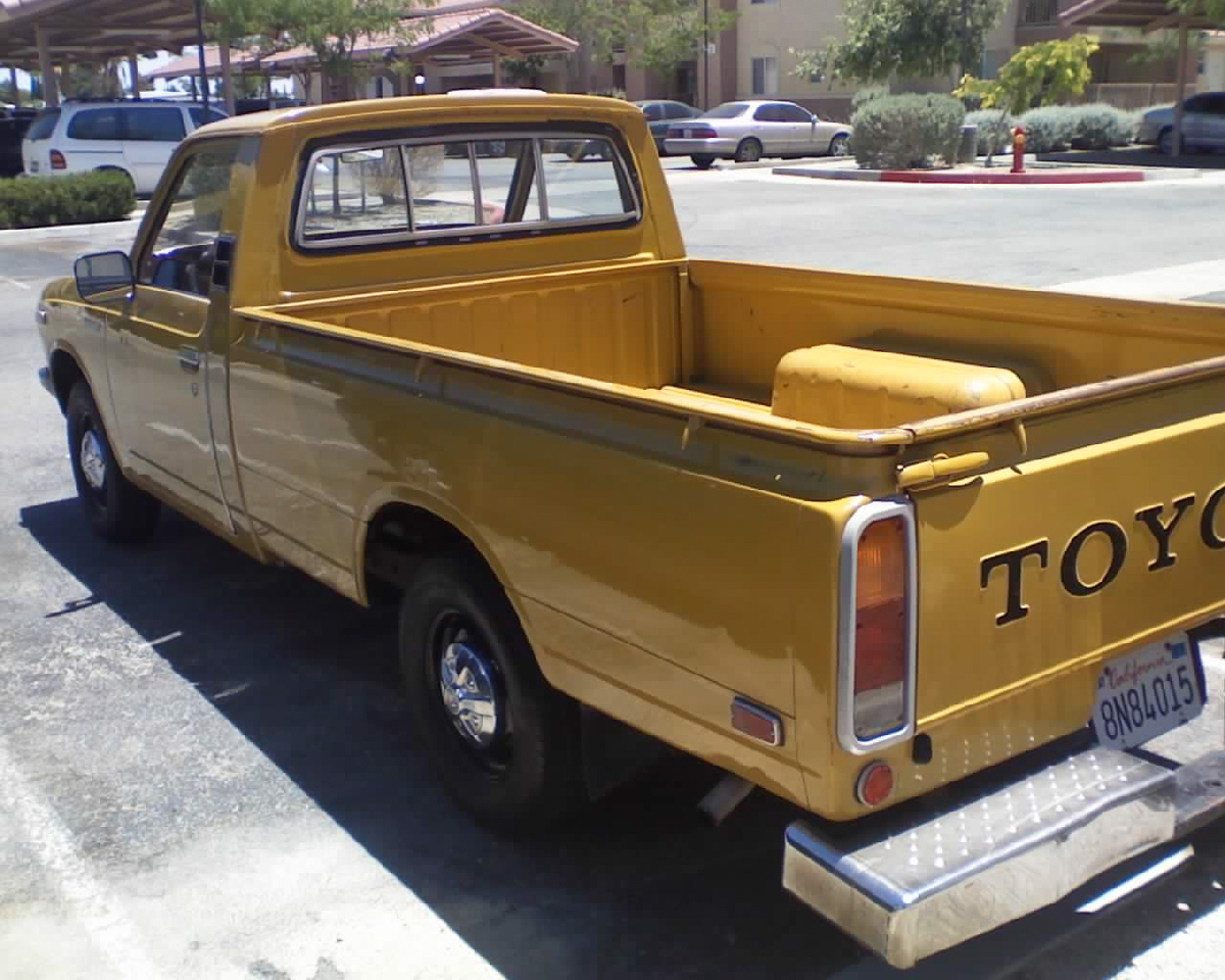 1977 TOYOTA HILUX