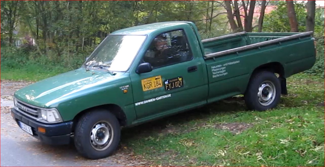 the old green toyota hilux from 1990